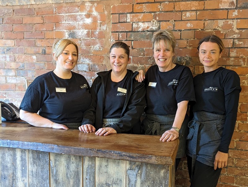 cafe-staff