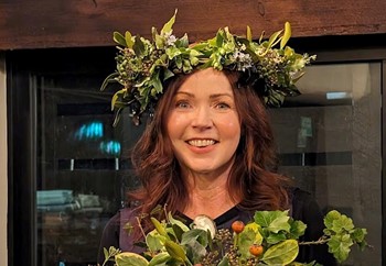 wassail-sarah-in-coming-queen-emma