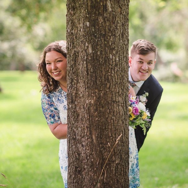 wedding-behind-tree