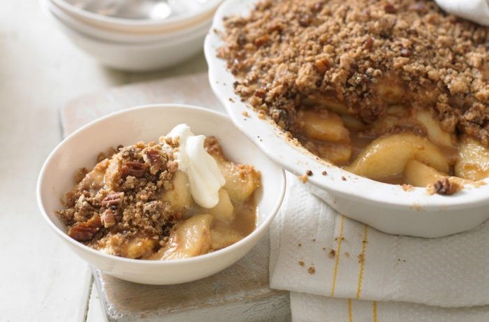 apple-crumble-recipe-1-700x461