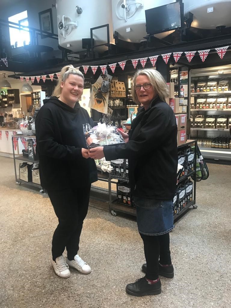 winner-easter-tiffany